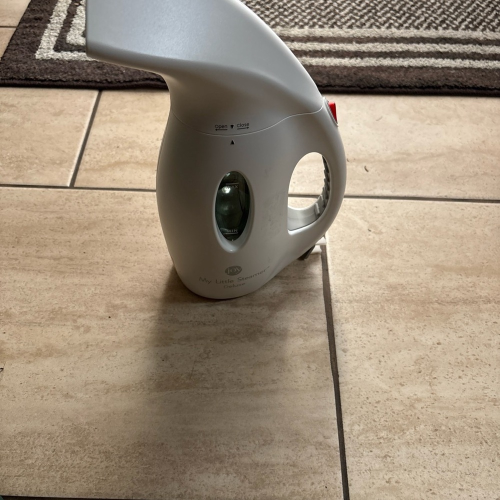 White Handheld Steamer joy my little steamer deluxe yj-3048c-1